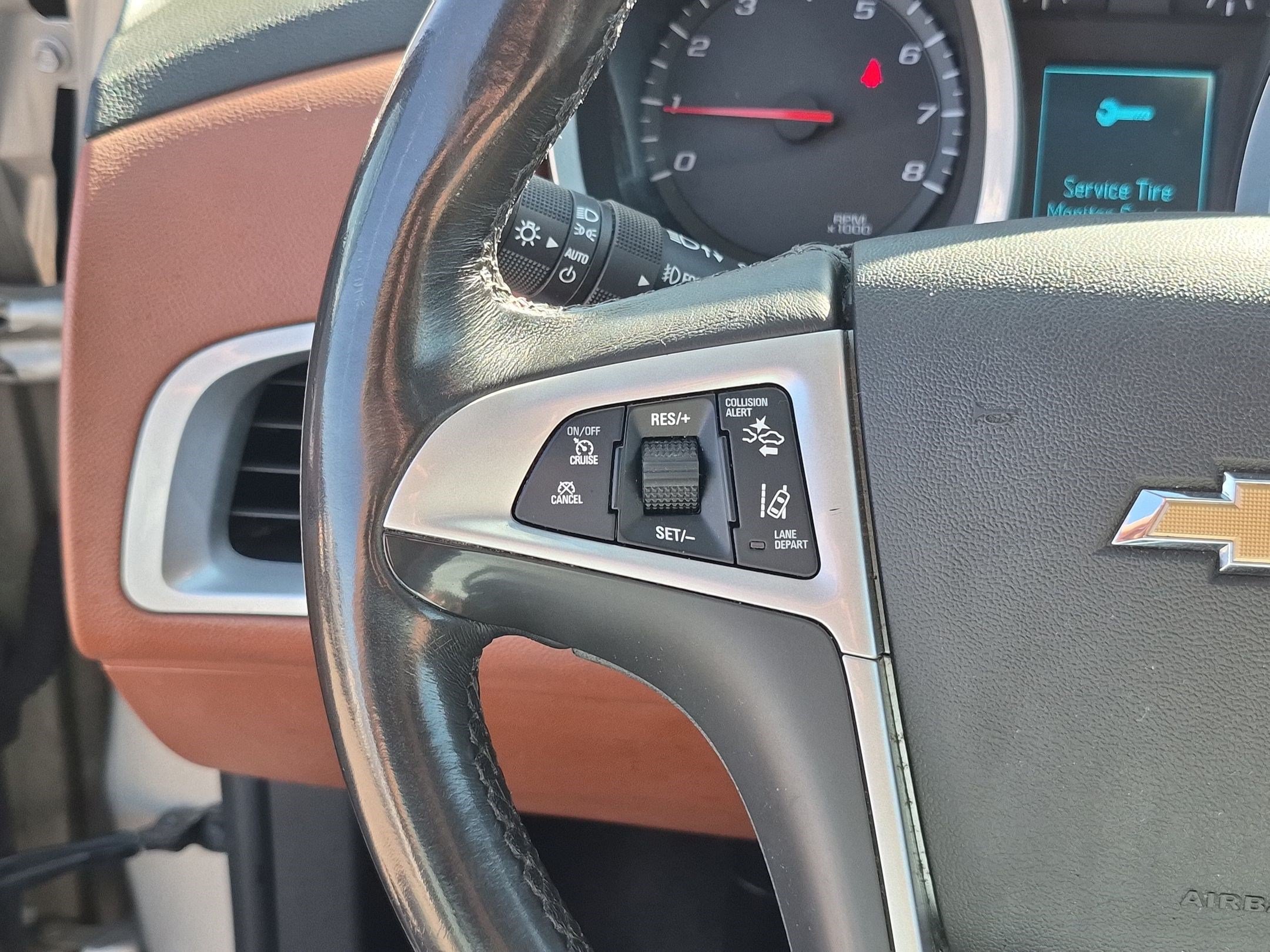 Used 2016 Chevrolet Equinox LTZ w/ Enhanced Convenience Package FWD image 18