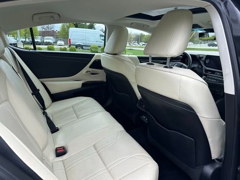 Used 2022 Lexus ES 300h w/ Luxury Package FWD image 21
