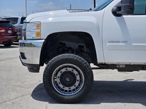 Used 2014 Chevrolet Silverado 2500 LTZ w/ LTZ Plus Package AWD/4WD image 9