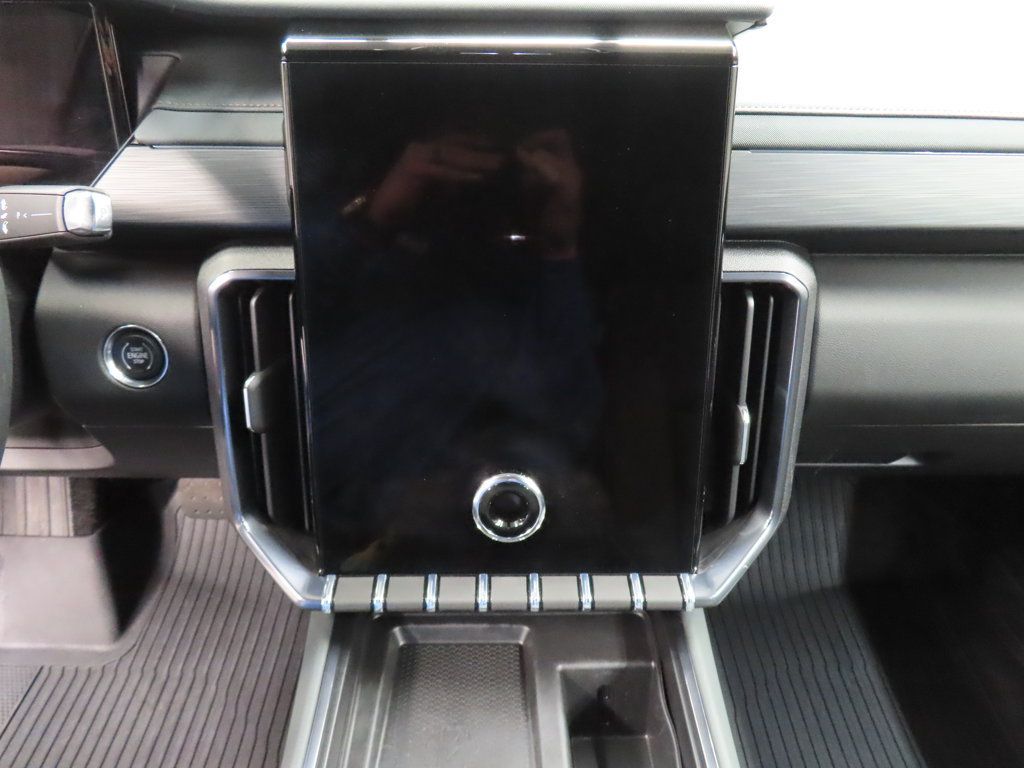 Used 2026 GMC Acadia AT4 w/ LPO, Floor Liner Package AWD/4WD image 17