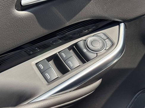 Used 2024 Cadillac XT4 Luxury w/ Cold Weather Package FWD image 24