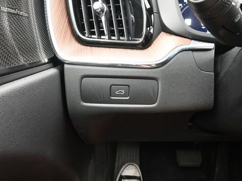 Used 2023 Volvo XC60 B5 Ultimate w/ Climate Package FWD image 28