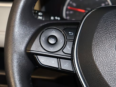 Used 2022 Toyota RAV4 XLE Premium image 20