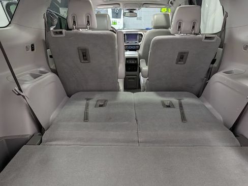 Used 2018 GMC Acadia SLT FWD image 13