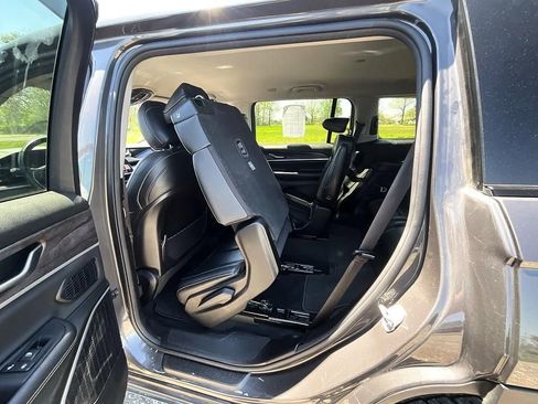 Used 2022 Jeep Grand Cherokee L Limited AWD/4WD image 29