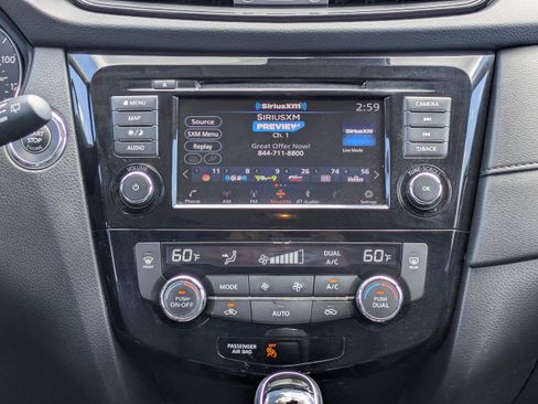 Used 2019 Nissan Rogue SV w/ Premium Package AWD/4WD image 17