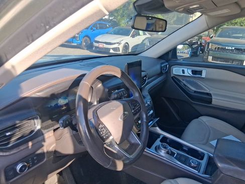Used 2020 Ford Explorer Platinum w/ Premium Technology Package AWD/4WD image 11