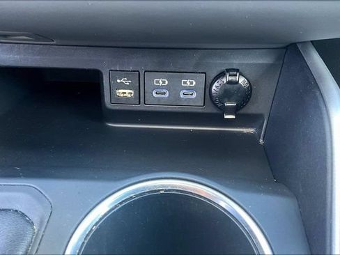 Used 2022 Toyota Highlander XLE AWD/4WD image 16