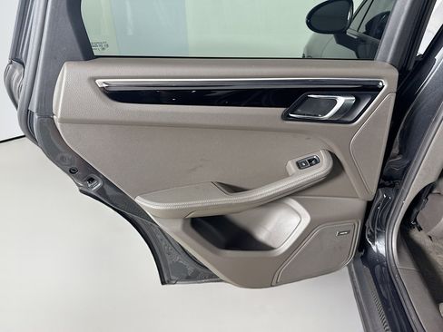 Used 2020 Porsche Macan image 25