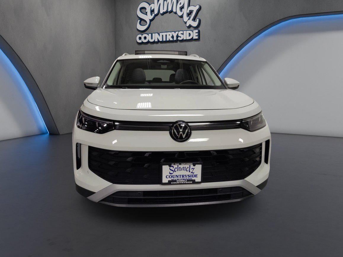 Used 2025 Volkswagen Tiguan SE w/ Panoramic Sunroof Package AWD/4WD image 2