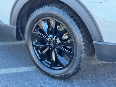 Certified 2022 Ford Explorer XLT w/ Equipment Group 202A image 6