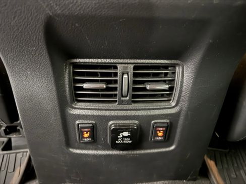 Used 2017 Nissan Titan Platinum Reserve image 35