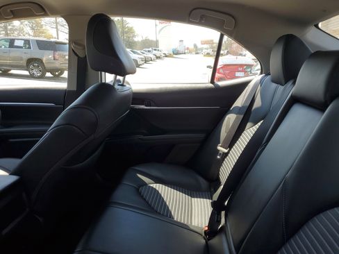 Used 2024 Toyota Camry SE image 10