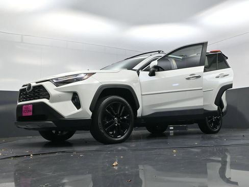 Used 2022 Toyota RAV4 Limited image 27