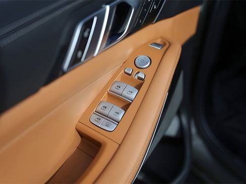 Used 2025 BMW X7 xDrive40i w/ Executive Package image 23