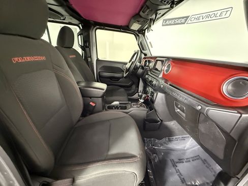 Used 2018 Jeep Wrangler Unlimited Rubicon w/ Cold Weather Group image 17