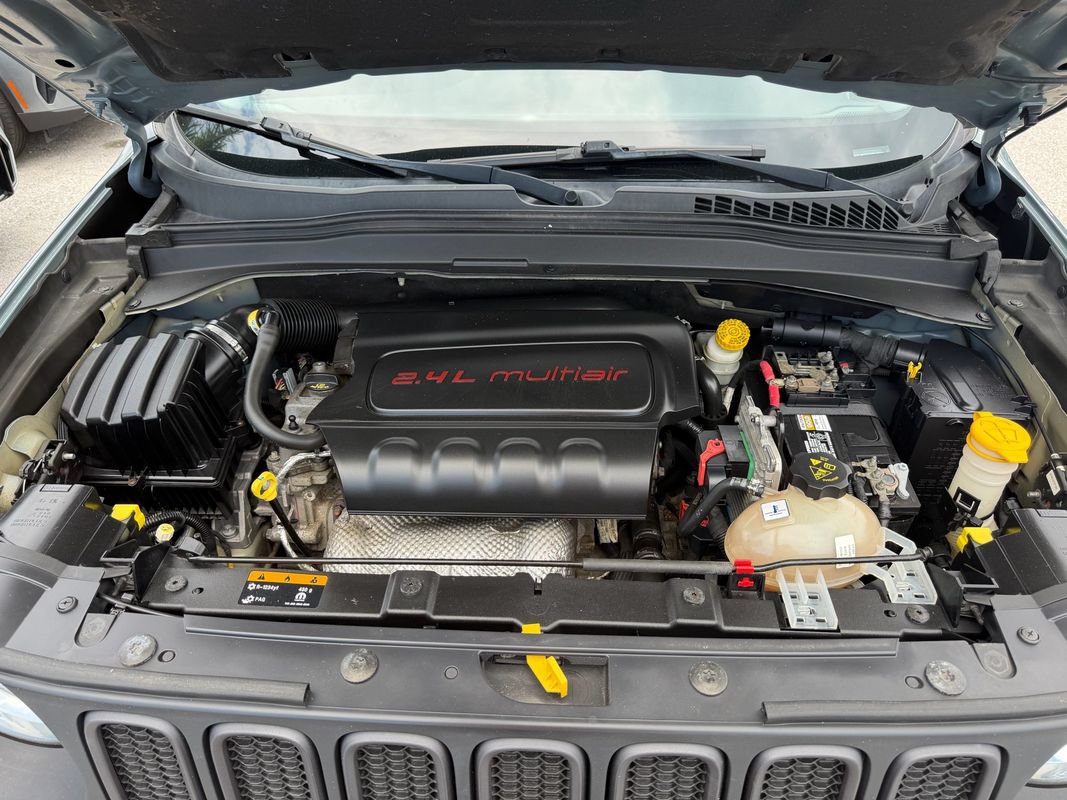 Used 2016 Jeep Renegade Trailhawk AWD/4WD image 32