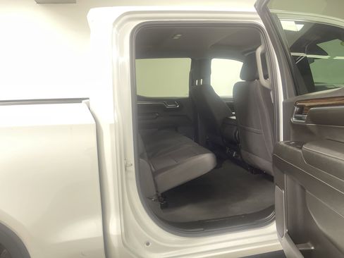 Used 2024 GMC Sierra 1500 SLE image 19