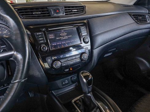 Used 2018 Nissan Rogue SV image 12