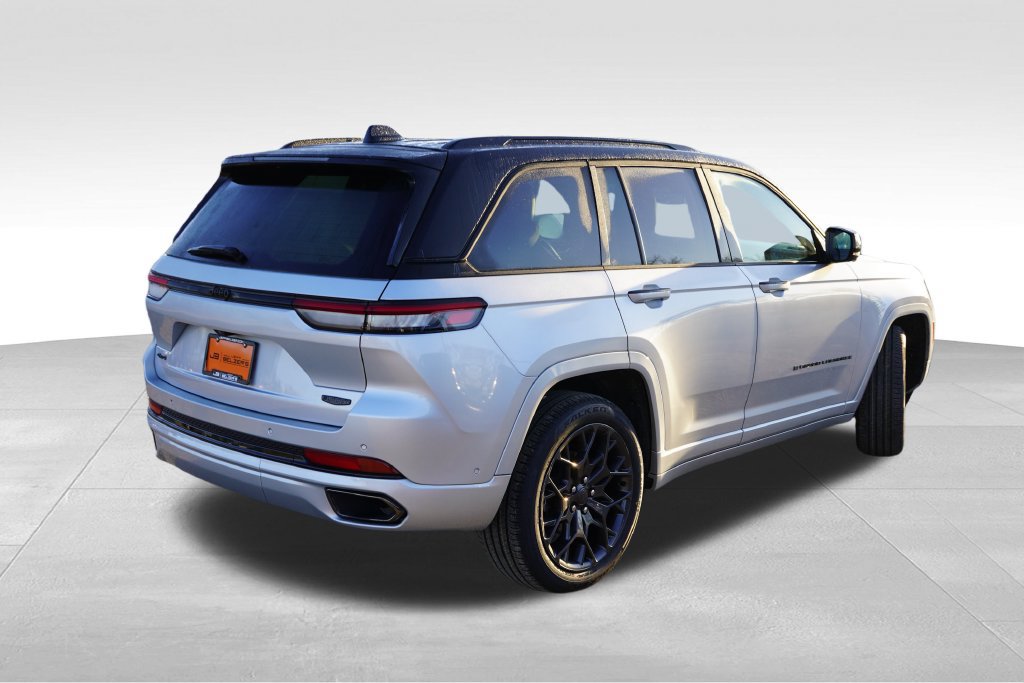 Used 2025 Jeep Grand Cherokee Summit w/ Obsidian Package AWD/4WD image 6