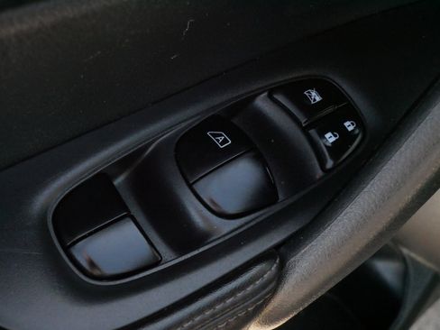 Used 2019 Nissan Rogue SV AWD/4WD image 19