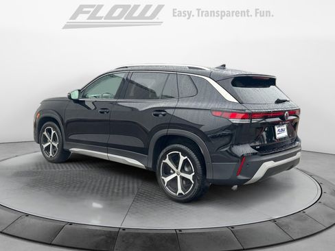 Used 2025 Volkswagen Tiguan SE FWD image 5