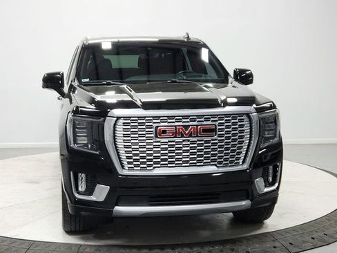 Used 2021 GMC Yukon XL Denali w/ Denali Premium Package image 2