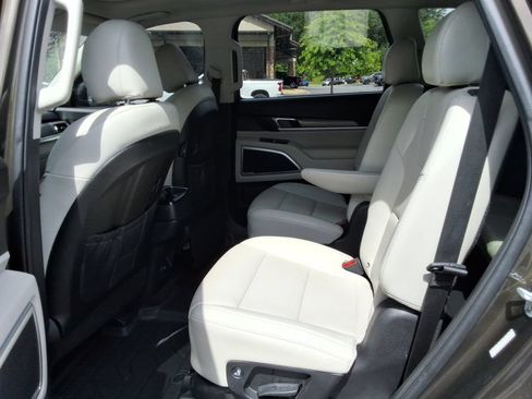 Used 2020 Kia Telluride S FWD image 11