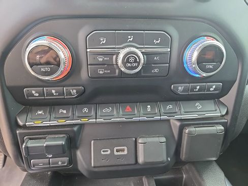 Used 2020 GMC Sierra 1500 AT4 w/ AT4 Premium Package AWD/4WD image 12