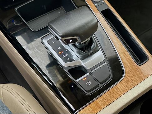 Used 2021 Audi Q5 e Premium w/ Convenience Package image 23