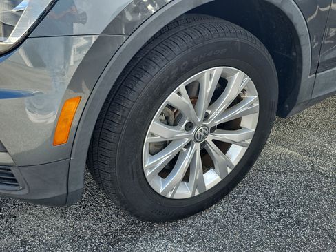 Used 2020 Volkswagen Tiguan S image 2