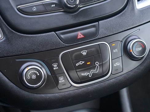 Used 2018 Chevrolet Malibu LT FWD image 17