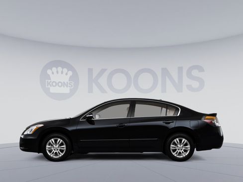 Used 2024 Nissan Altima 2.5 S FWD image 2