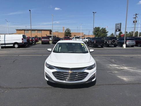 Used 2024 Chevrolet Malibu LT FWD image 3