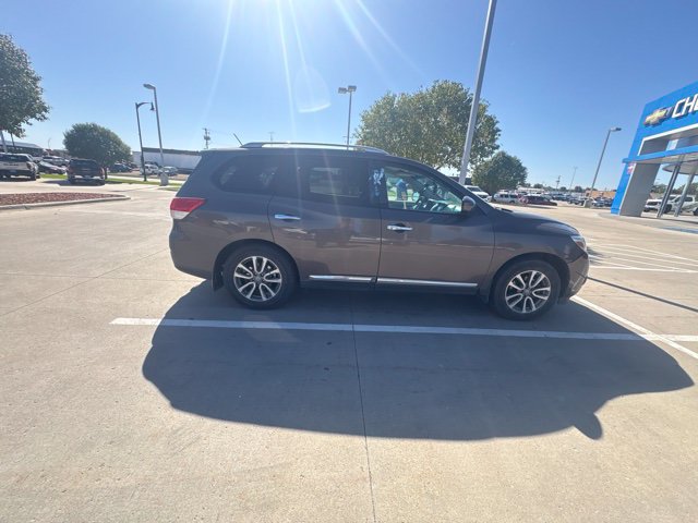 Used 2016 Nissan Pathfinder SL w/ Trailer Tow Package AWD/4WD image 8