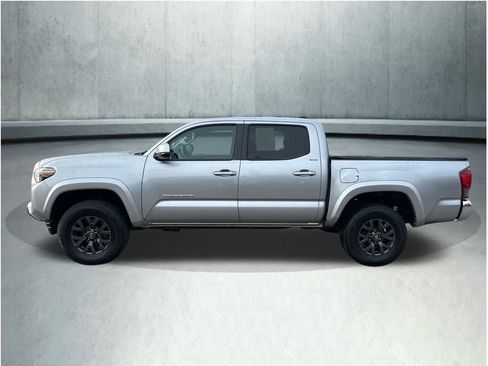 Used 2023 Toyota Tacoma SR5 AWD/4WD image 2