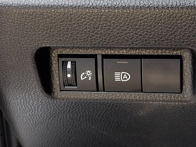 Used 2025 Toyota RAV4 XLE AWD/4WD image 24