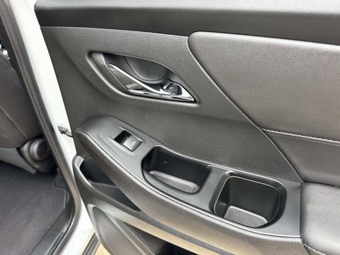 Used 2023 Chevrolet Traverse LT image 20