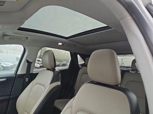 Used 2022 Ford Escape SEL w/ Technology Package image 12