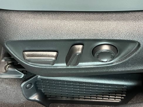 Used 2025 Toyota Sienna XLE w/ XLE Plus Package AWD/4WD image 17