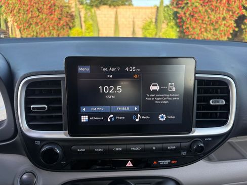 Used 2025 Hyundai Venue SEL image 20