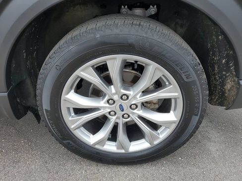 Used 2024 Ford Explorer XLT w/ Equipment Group 202A AWD/4WD image 36