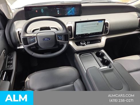 Used 2025 Ford Expedition Active AWD/4WD image 17