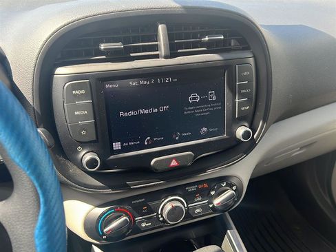 Used 2023 Kia Soul LX FWD image 3