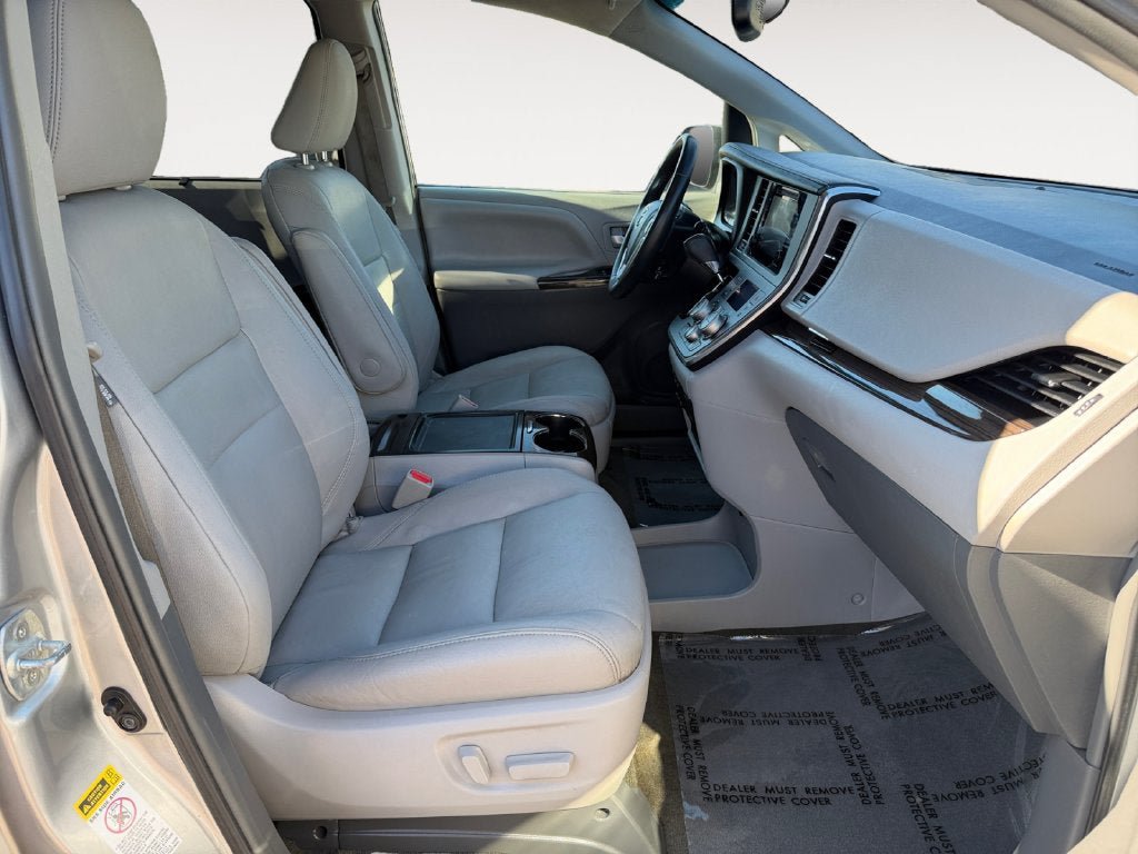 Used 2017 Toyota Sienna XLE w/ XLE Navigation Package FWD image 25
