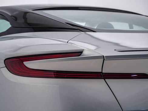 Used 2017 Aston Martin DB11 V12 RWD image 13