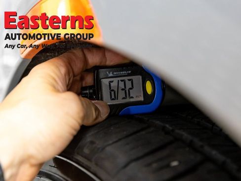 Used 2024 Chrysler Pacifica Touring-L FWD image 29