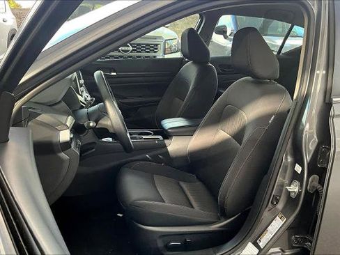 Certified 2024 Nissan Altima 2.5 SV FWD image 8