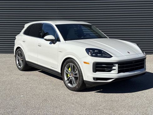 Certified 2025 Porsche Cayenne S image 12