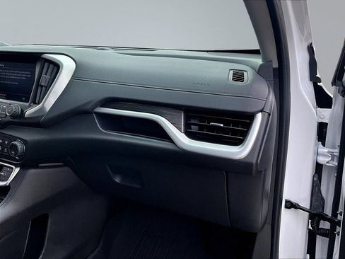 Used 2024 GMC Terrain SLT w/ LPO, 'HIT The Road' Package AWD/4WD image 27